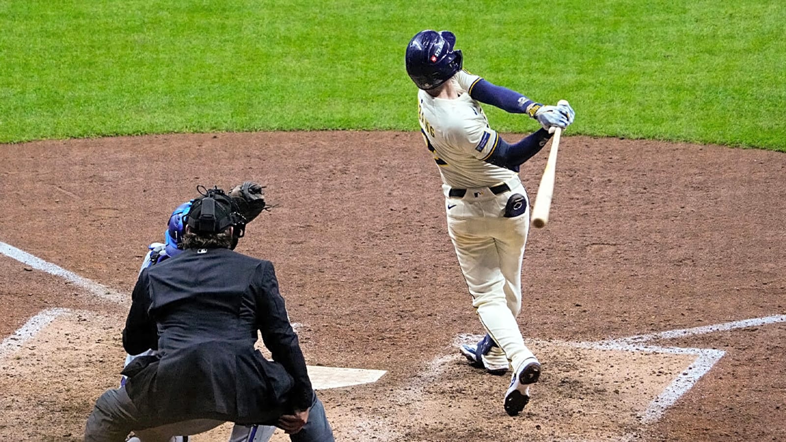 Brewers manager Pat Murphy weighs in on Brice Turang avoiding HBP in the 9th inning