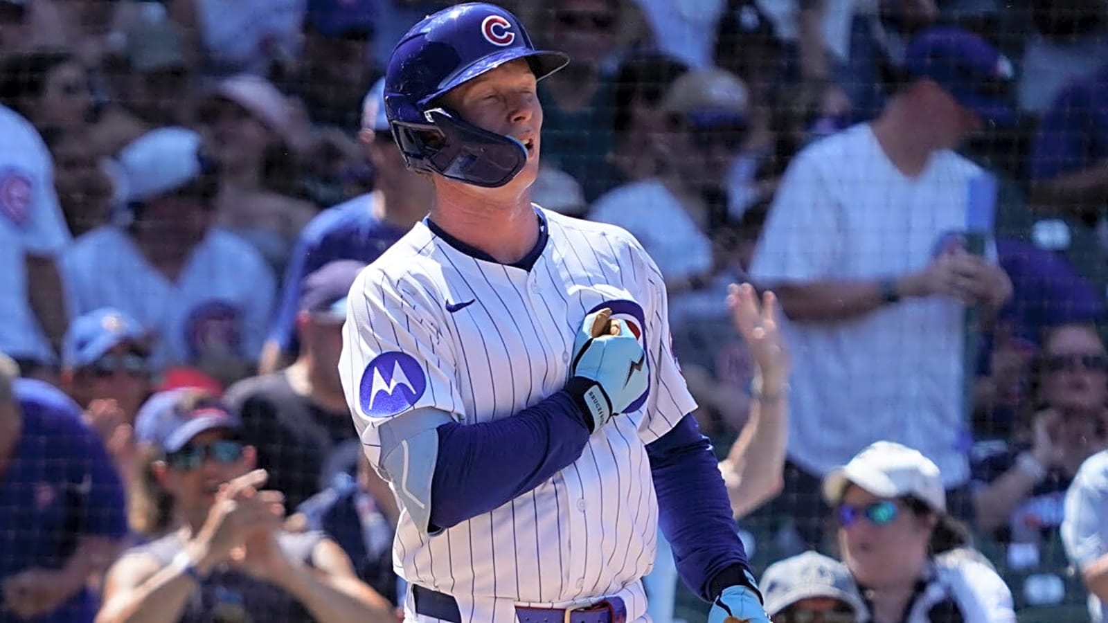 Umpire suffers serious health scare during Cubs vs Mariners