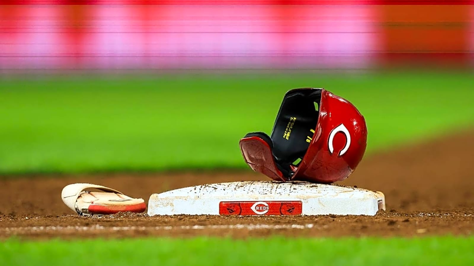 Reds Legend Sends Message After MLB Retirement News