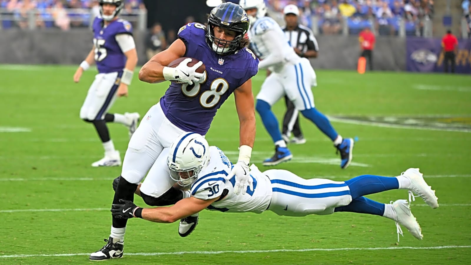 Colts safety suffers injury vs. Packers