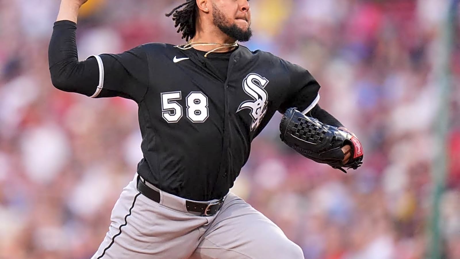 White Sox GM Comments on Troubling Luis Castillo Development