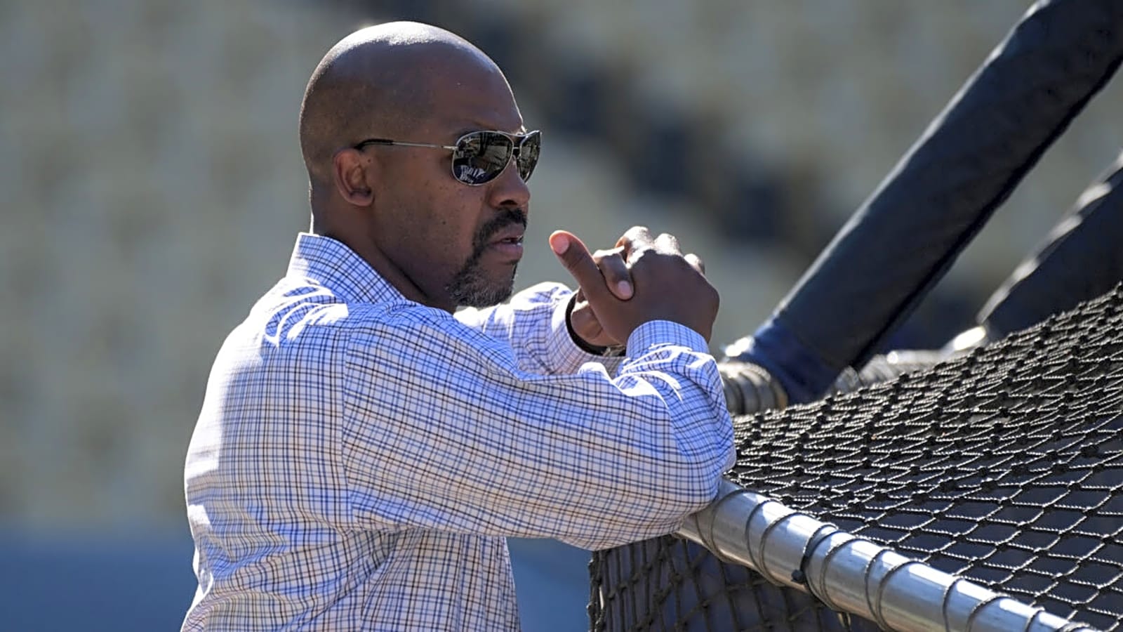 Ex-Astros manager throws hat in Angels managerial ring