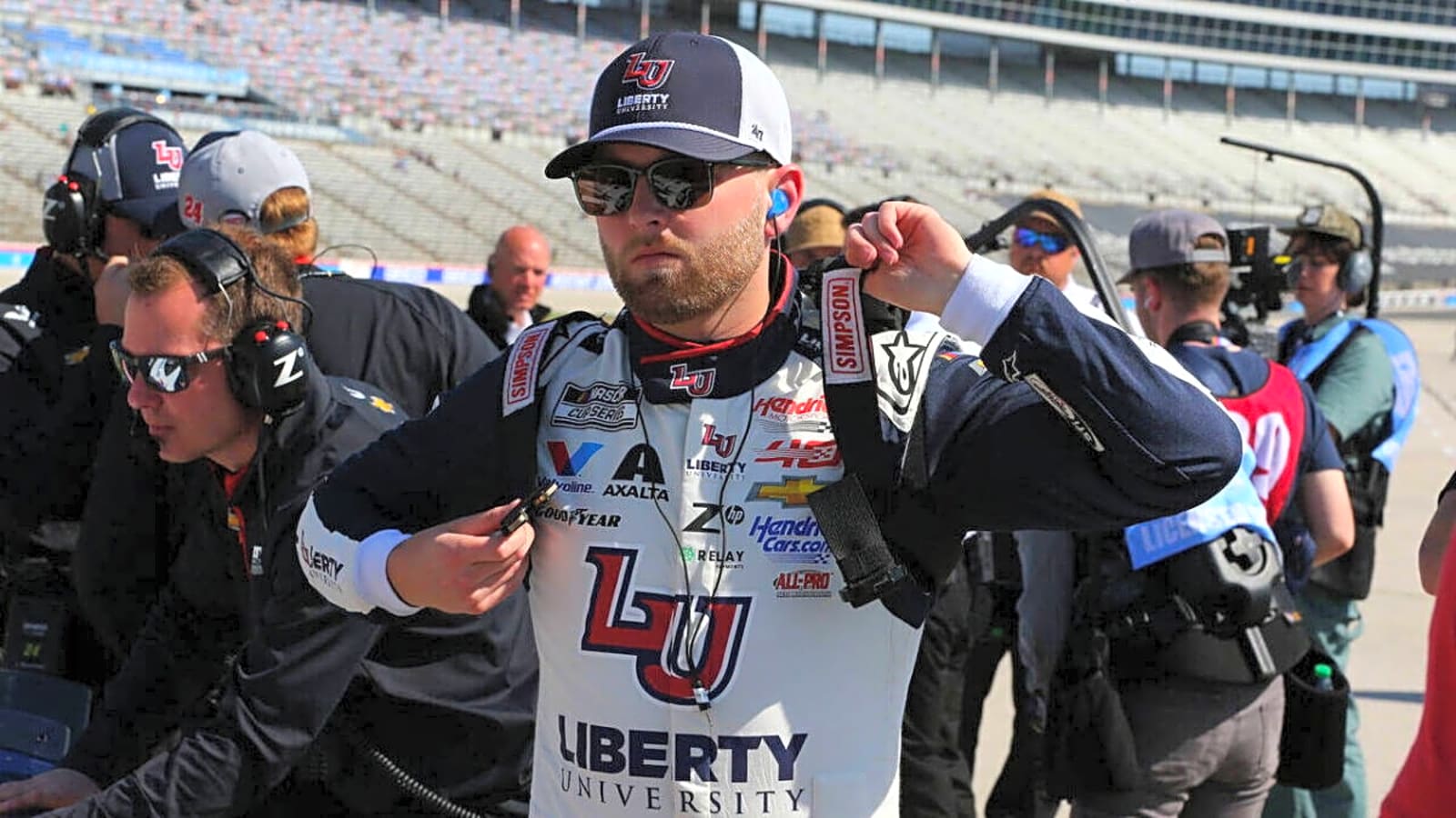 Kevin Harvick Bets on William Byron to Win 2025 Playoffs Opener