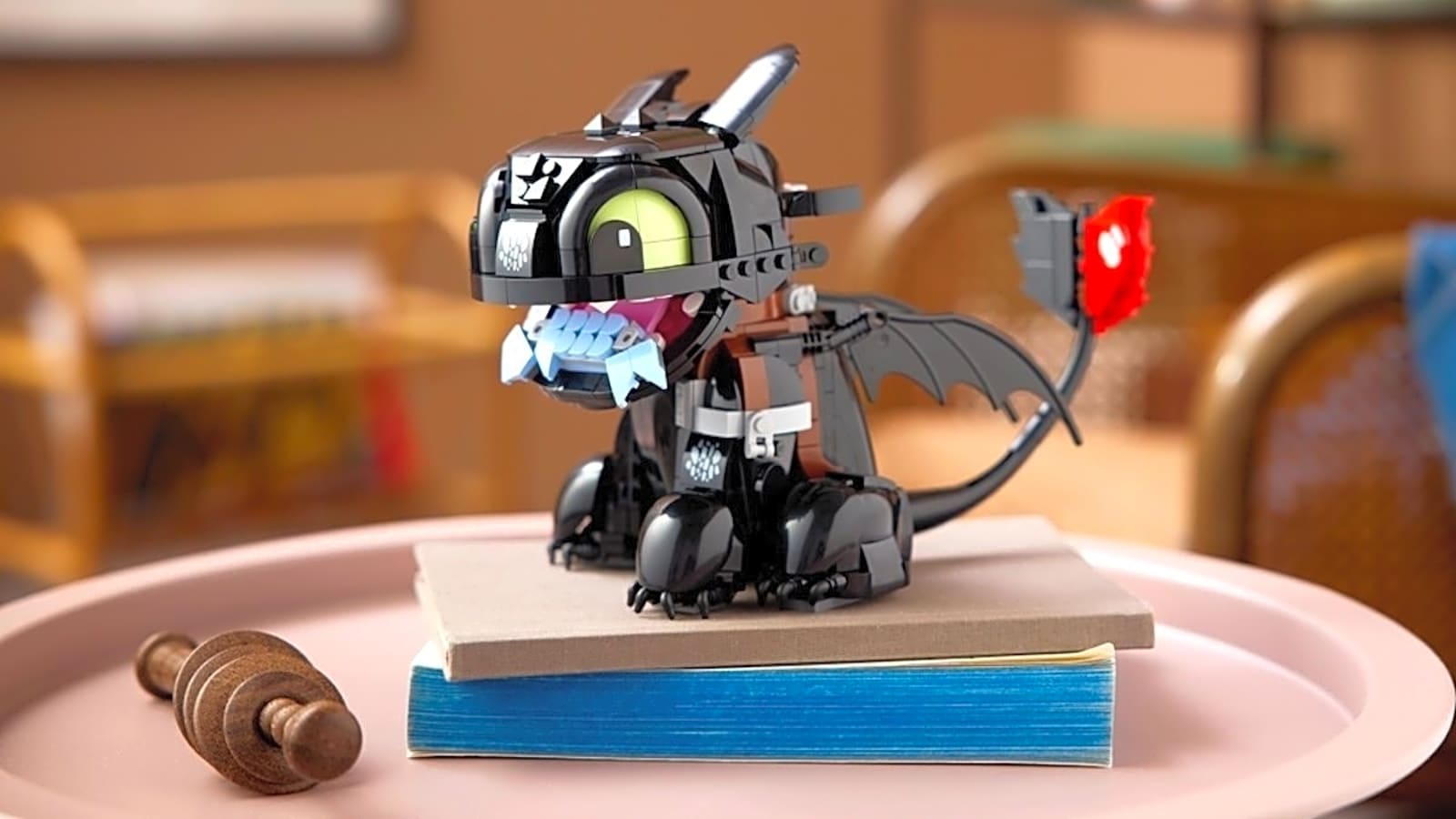 HOW TO TRAIN YOUR DRAGON’s Toothless Is Flying to LEGO Stores Soon