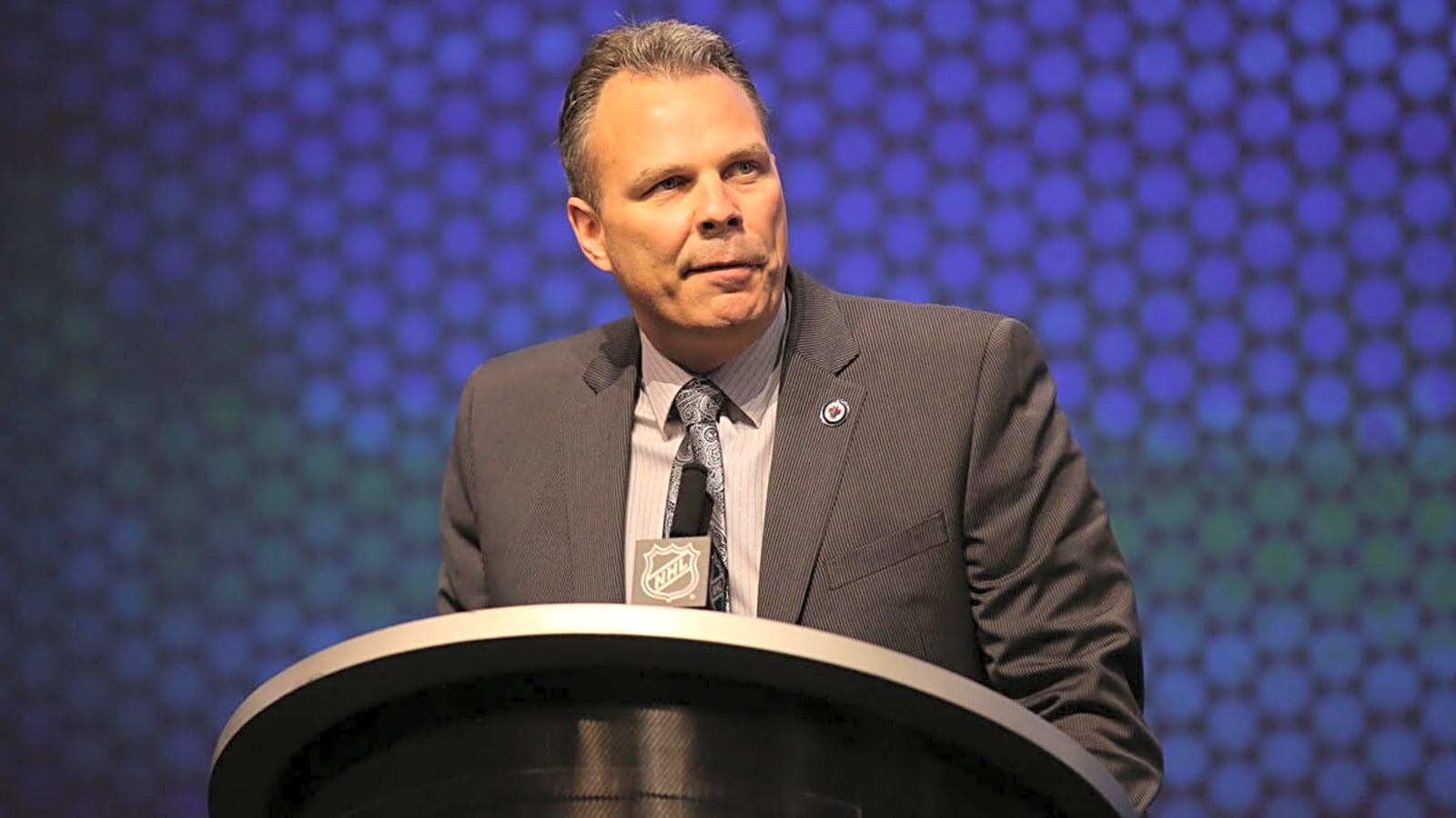 Jets GM breaks silence on Jonathan Toews signing