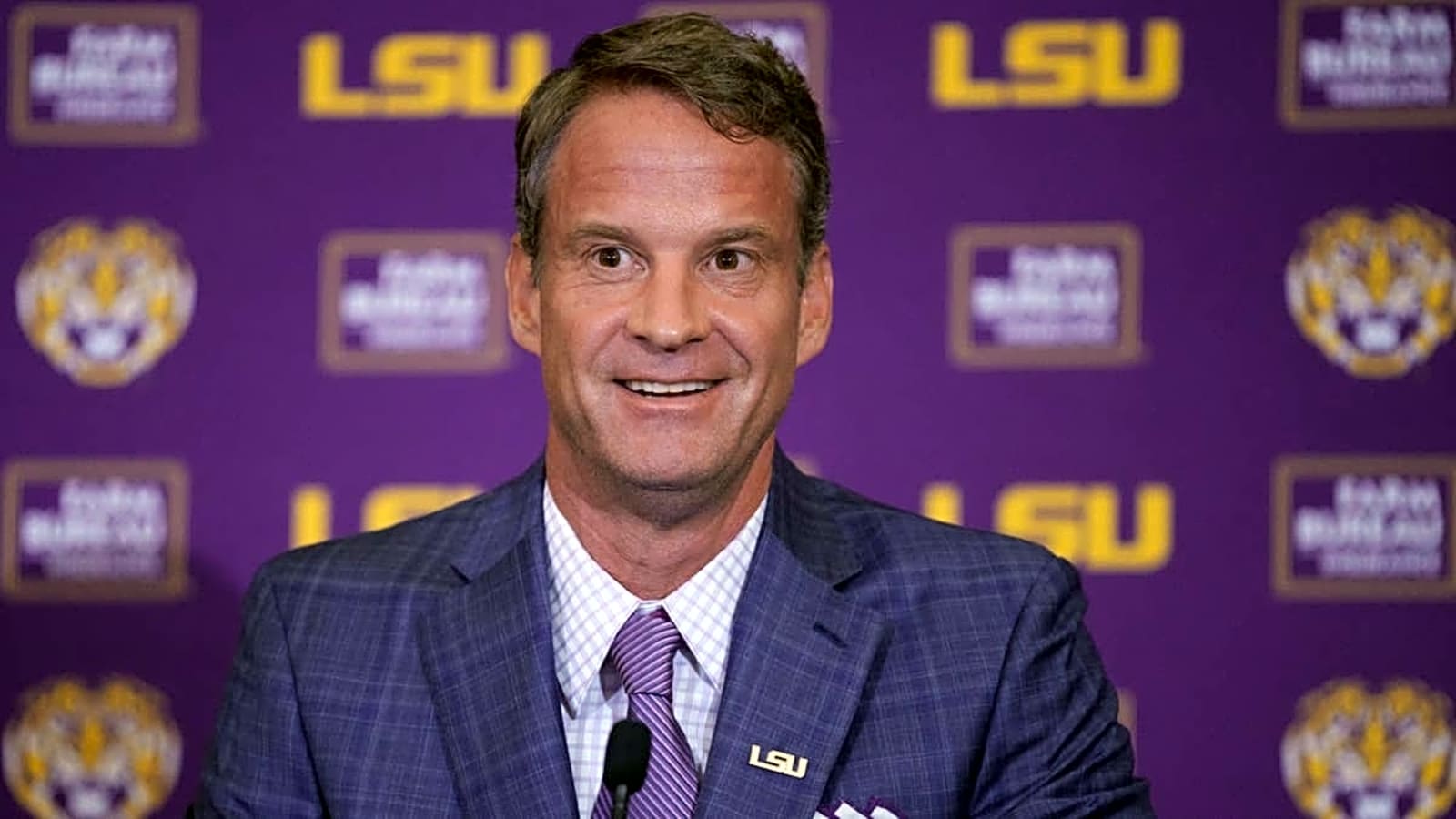 LSU Football ‘Surging’ for 5-Star WR After Official Visit