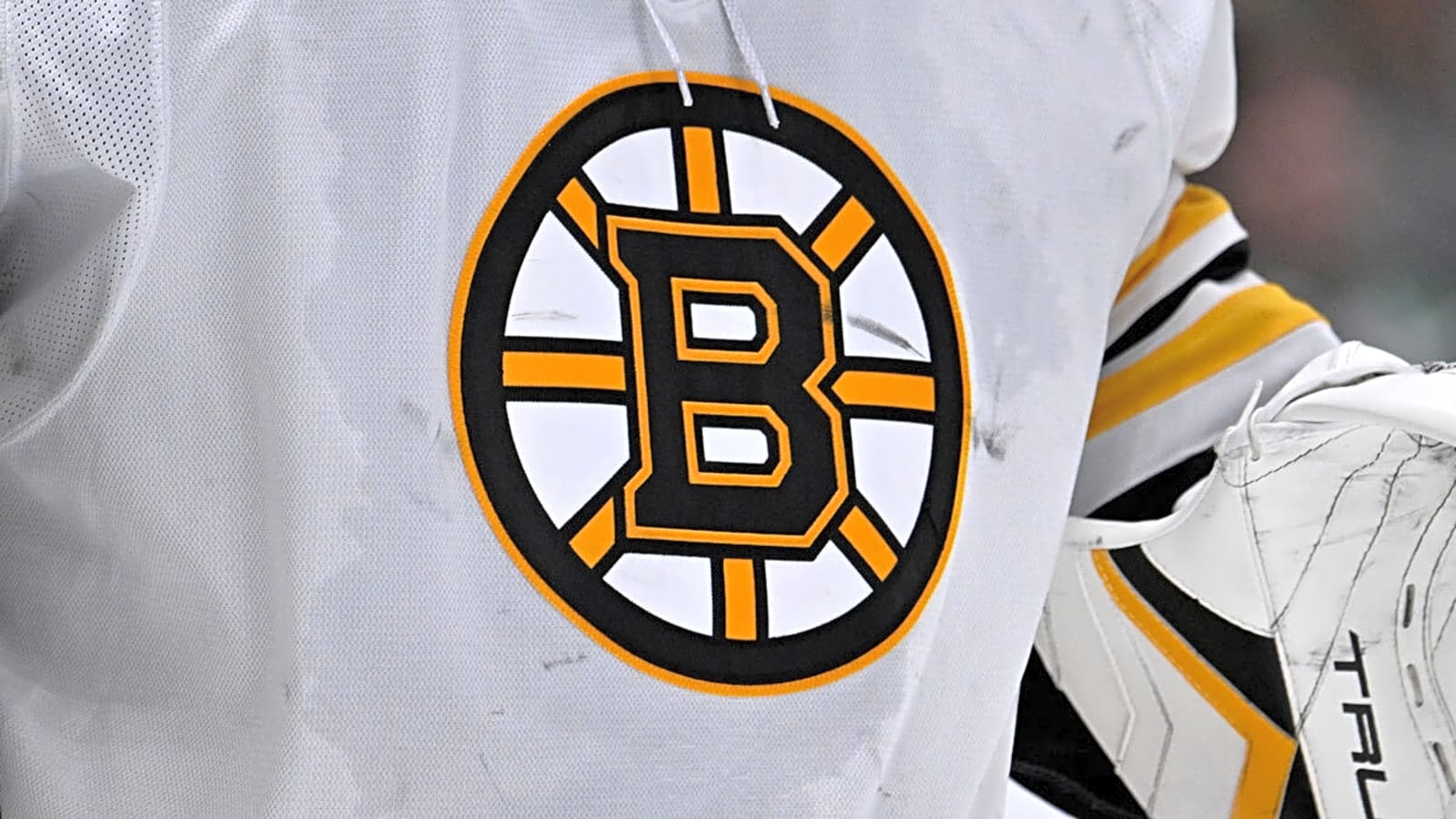 Bruins go back to familiar logo after intriguing teaser