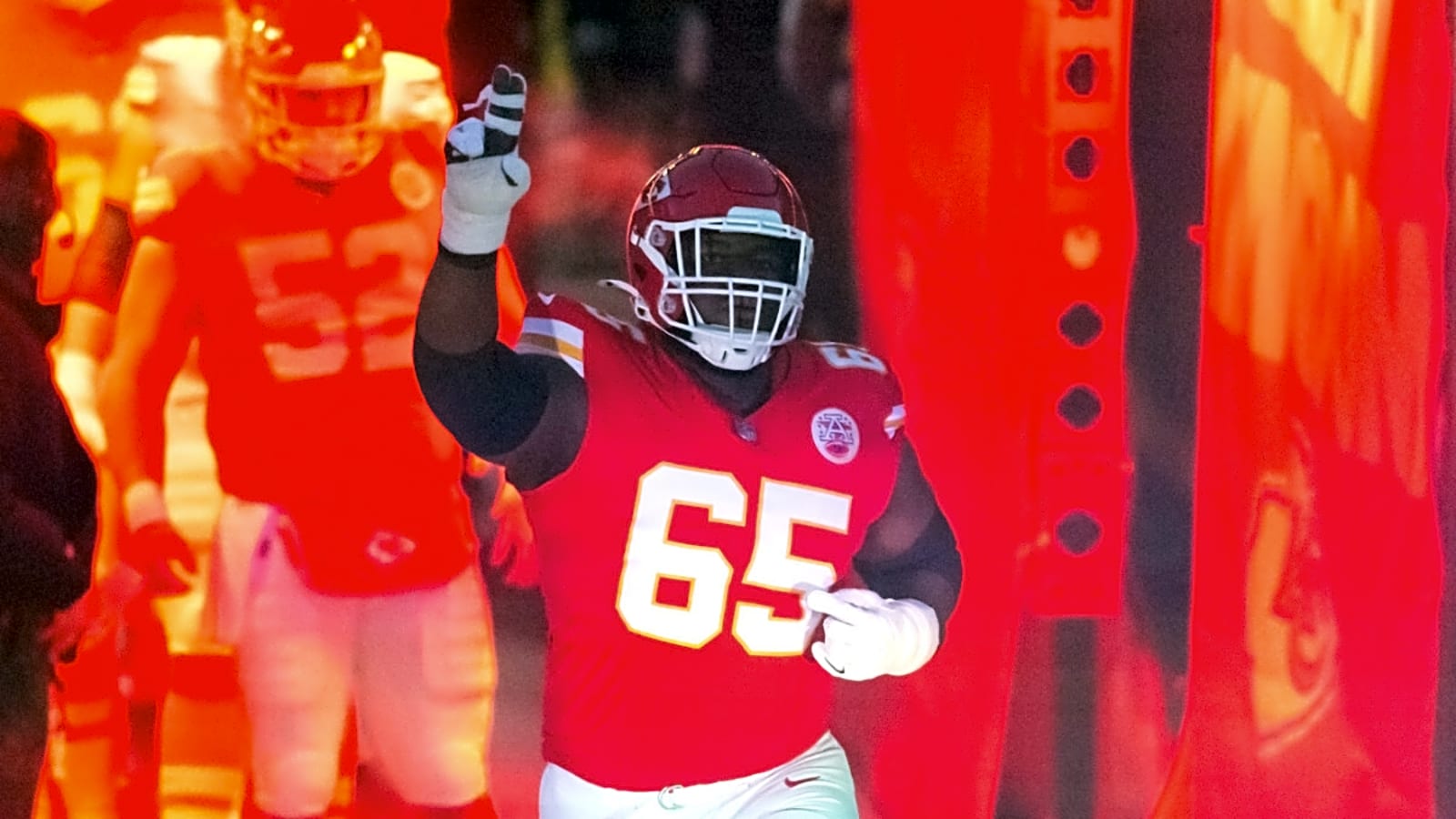 Kansas City Chiefs move to solidify offensive line in post-Joe Thuney era with record contract extension for RG Trey Smith