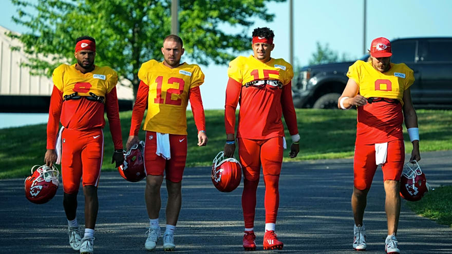 Kansas City Chiefs' salary cap, Patrick Mahomes' knee injury could spark fundamental change in Brett Veach's backup quarterback strategy