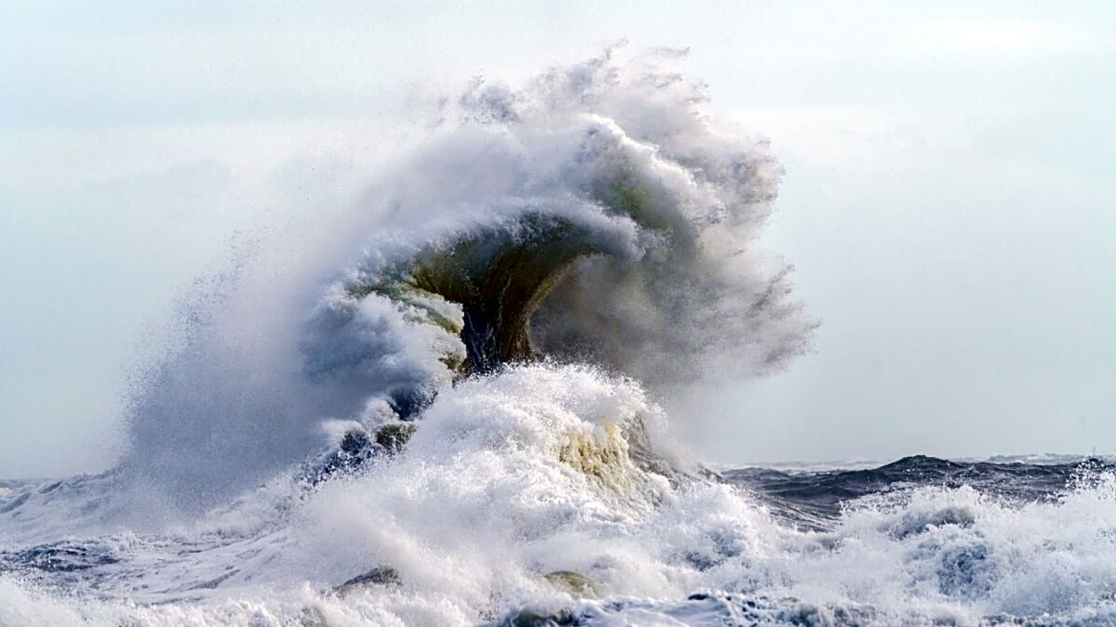 Terrifying 3D Rogue Waves Reach 65 Feet And Shatter Old Science (Video)