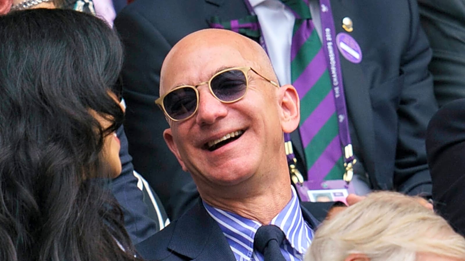 Only One NFL Legend Makes It Onto Jeff Bezos and Lauren Sanchez’s Wedding List