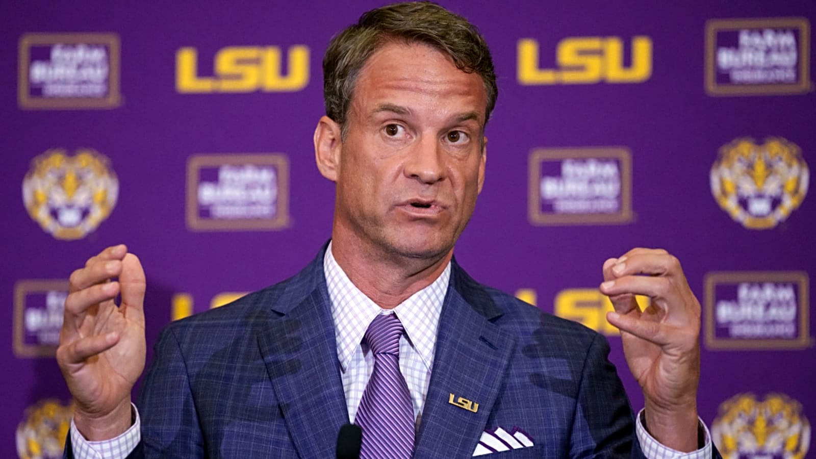 College football insider dishes on whether offensive coordinator Charlie Weis Jr will actually join Lane Kiffin's staff at LSU