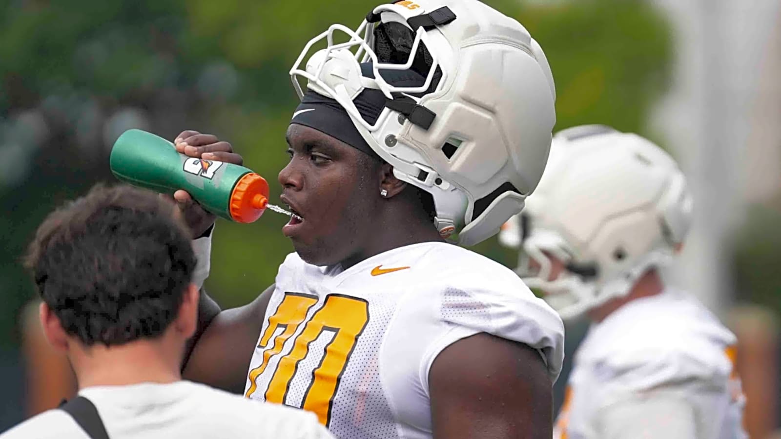 Vols true freshman offensive lineman David Sanders Jr sends message to elite 5-star recruit Tennessee is still trying to land