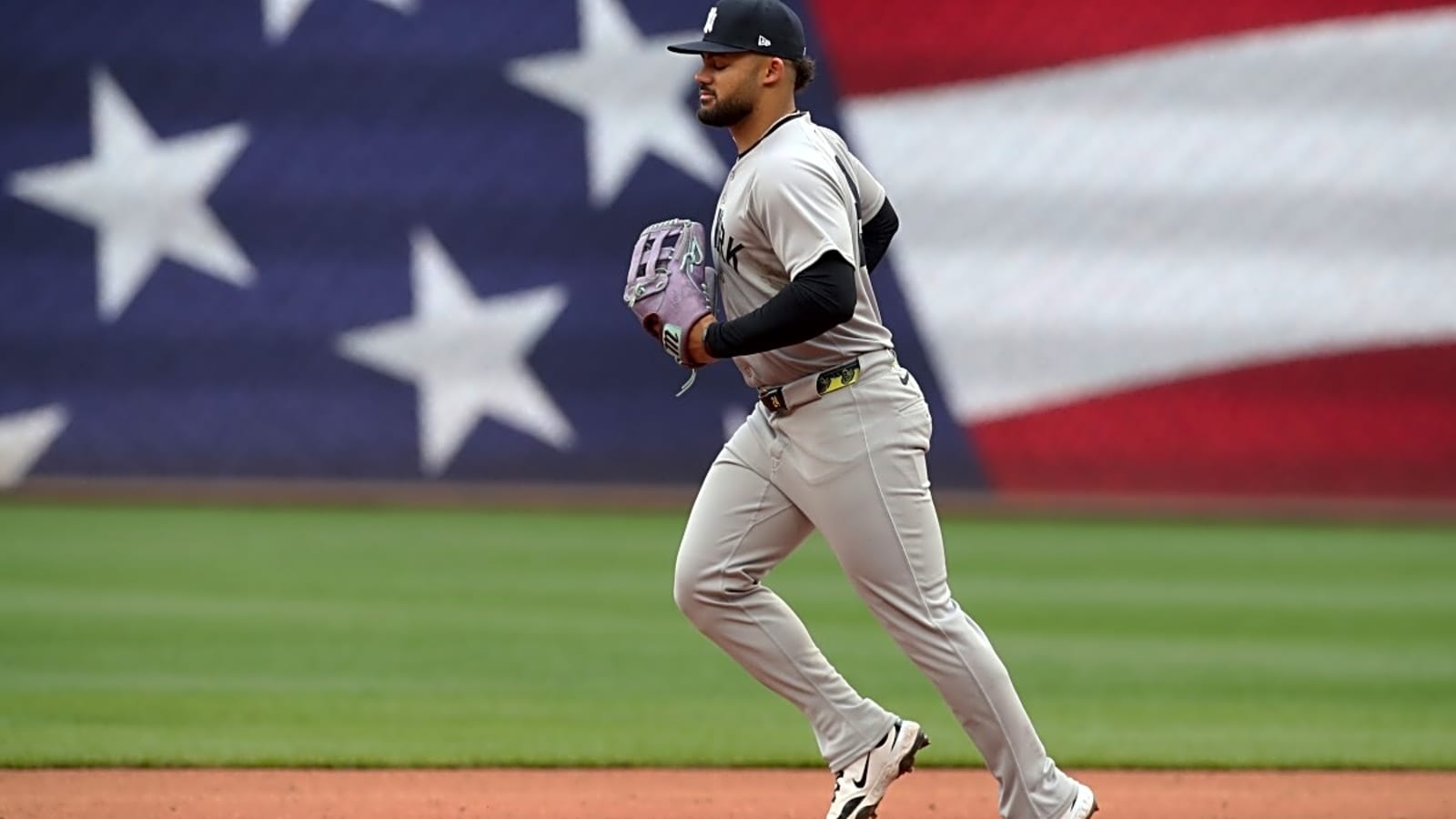 Yankees Rookie&#39;s Purple Glove Was Golden Monday Night