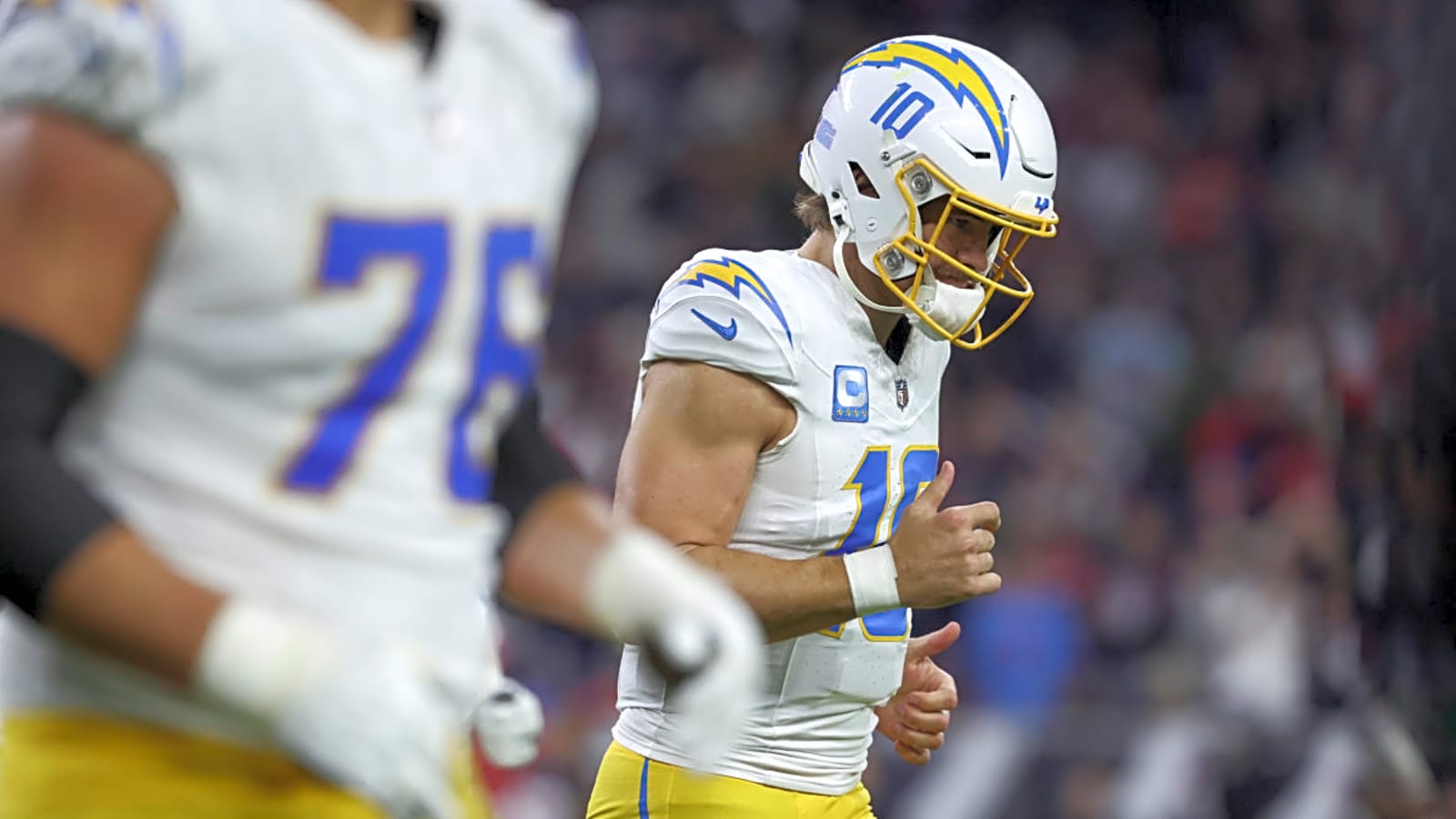 NFL Coaches, Execs, and Scouts Drop Justin Herbert in ESPN’s QB Rankings
