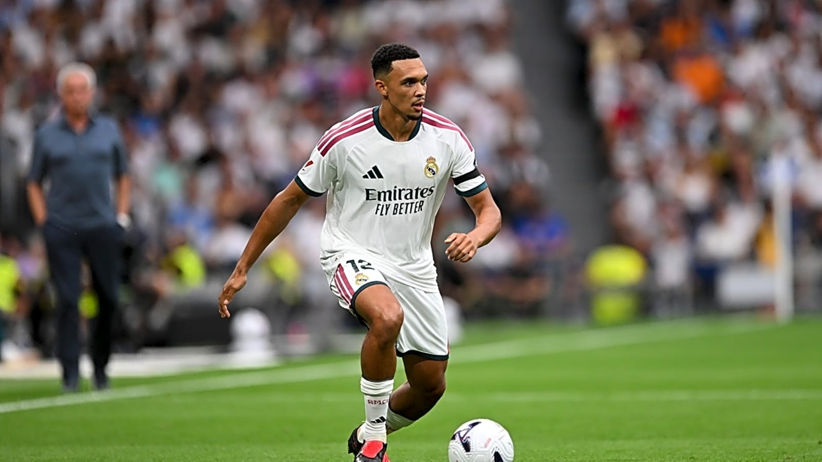 Arsenal considers stunning move for ex-Liverpool star