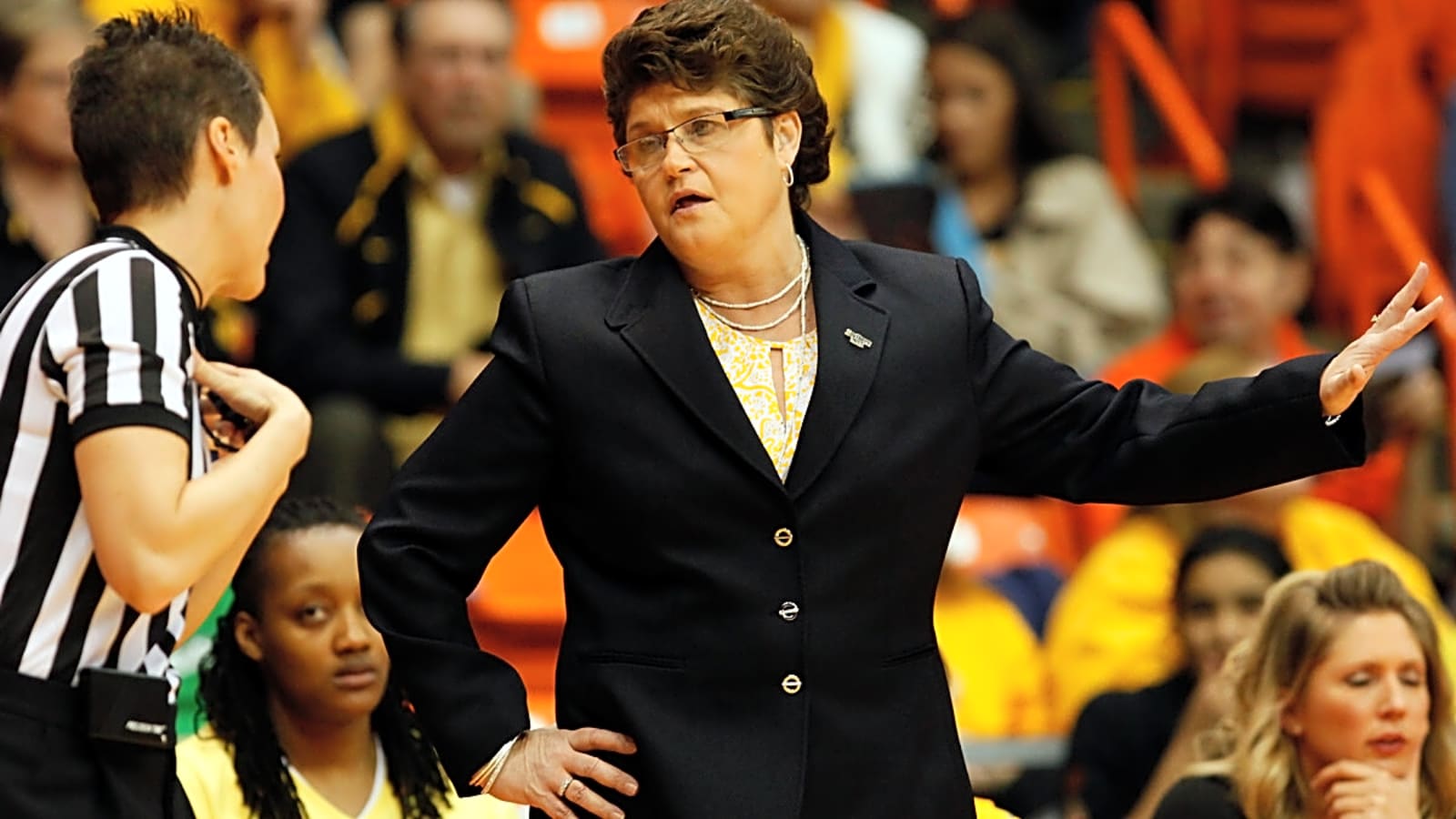 Prayers Pouring In After Beloved Women&#39;s College Basketball Coach&#39;s Death