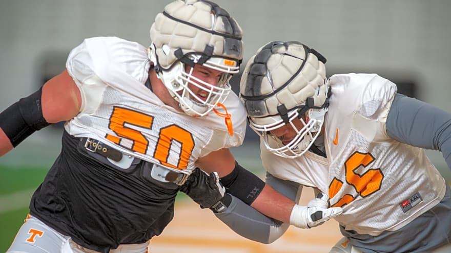 Former Tennessee Vols offensive lineman is reportedly reentering the NCAA transfer portal