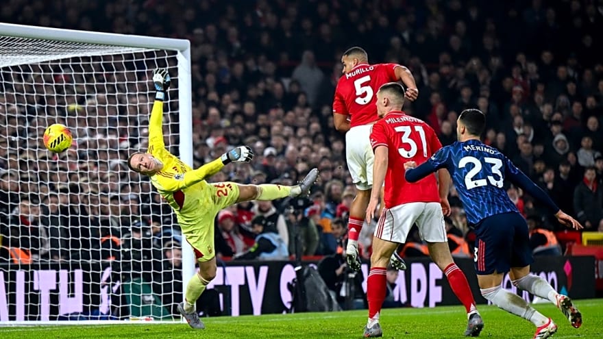 'Fingertip save' Ray Parlour discusses Sels saving Saka effort