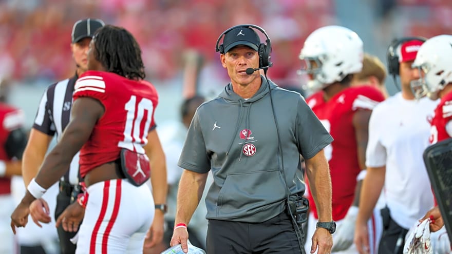 It&#39;s time for the Oklahoma Sooners to pull the plug on a longtime offensive assistant if they want to fix their rushing attack