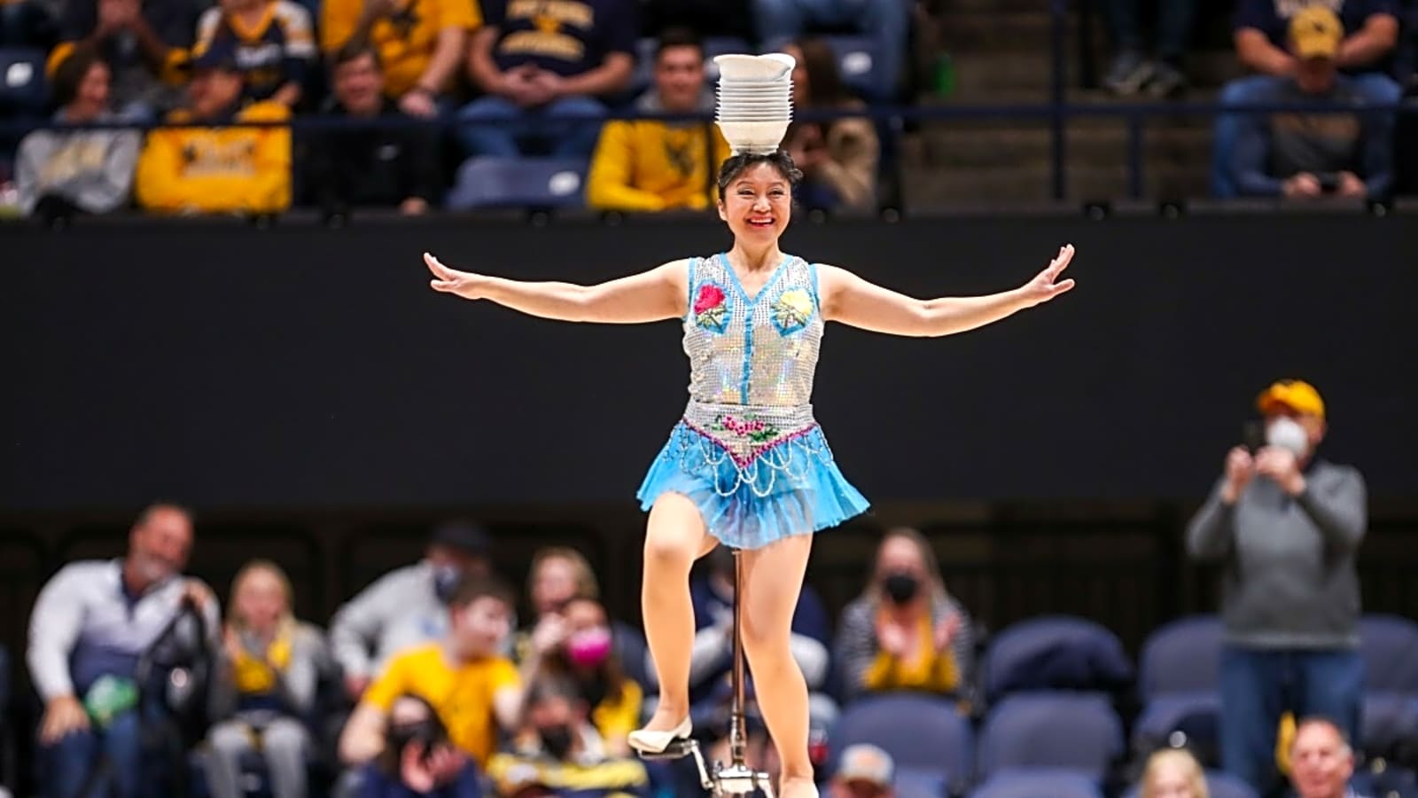 Famous halftime performer &#39;Red Panda&#39; injured during Lynx-Fever game