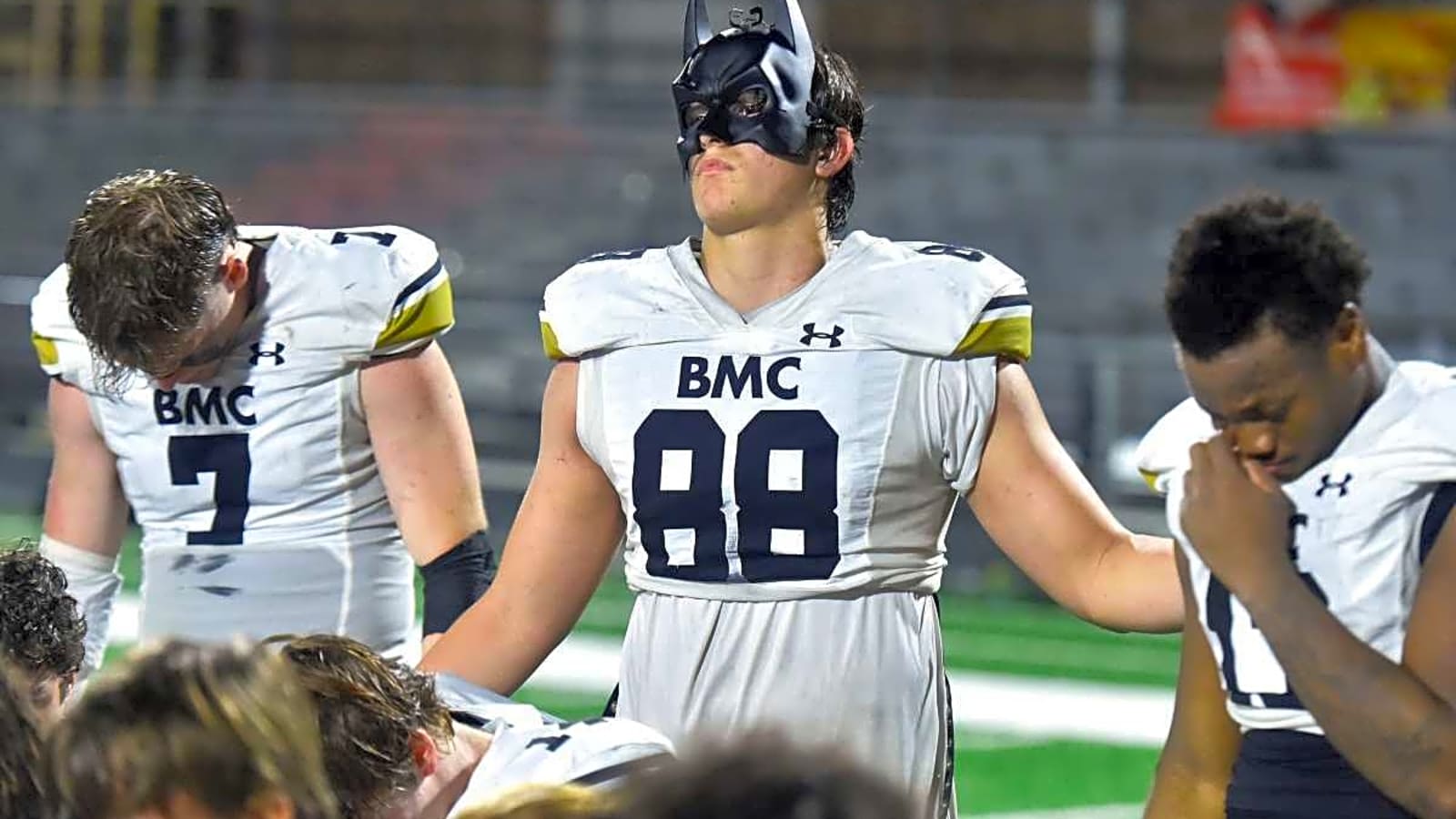 Sooners are getting very close to landing one of their favorite recruits, but are in a battle with big-time rival for him