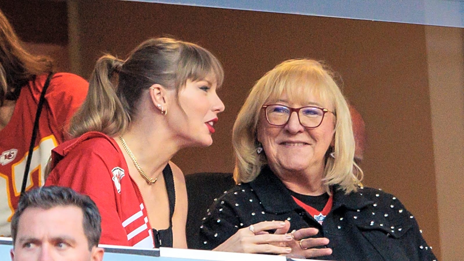 Donna Kelce posts sweet photo for Travis Kelce&#39;s birthday and includes Taylor Swift in the perfect way