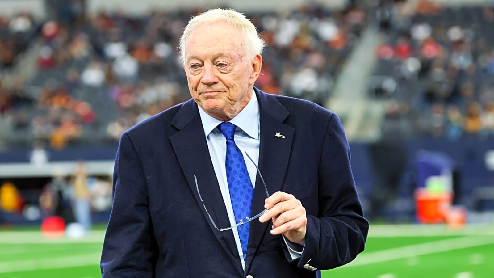Texas Rangers show the Cowboys how it&#39;s done with incredible gesture for team&#39;s star, months after Dallas skipped similar opportunity