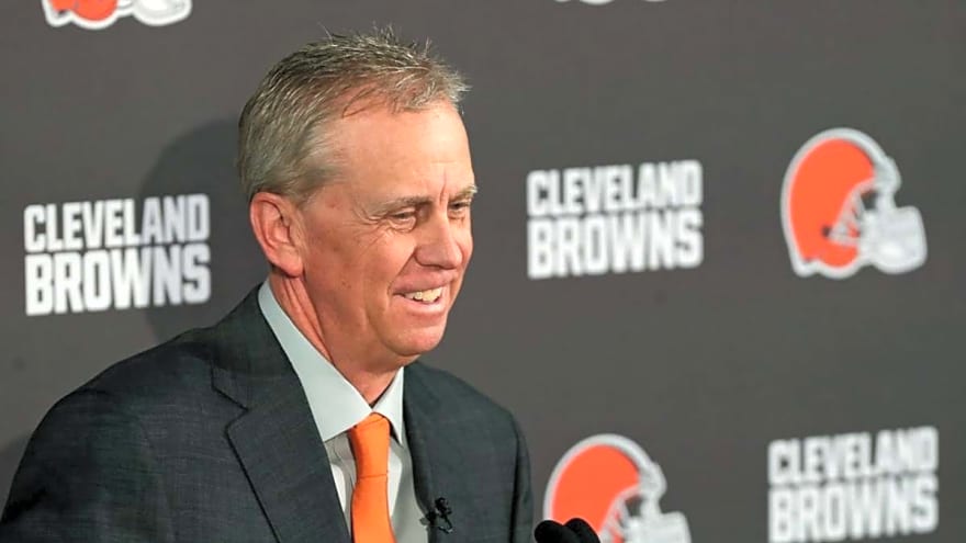 Major outlet predicts Cleveland Browns to sign another AFC North team’s offensive weapon as a free agent in March