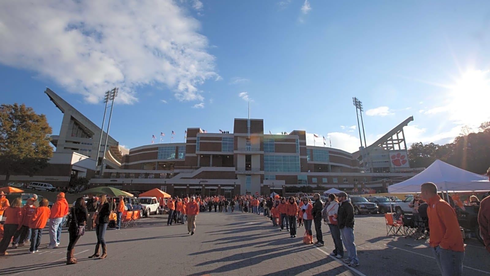 Former Super Bowl Champion Names Historic College Football Team Set to Go Undefeated