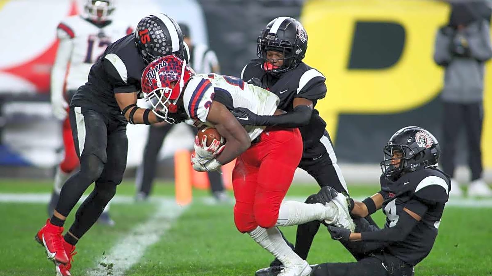 Top Notre Dame flip target went viral for his absurd season opening performance over the weekend as the Irish continue to push 