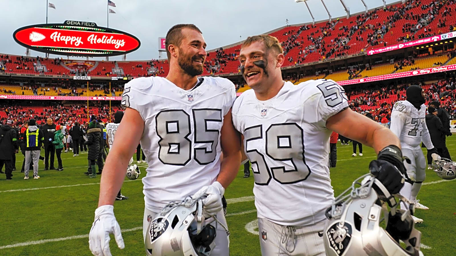 Ex-Raiders TE Signs With Hated AFC West Rival