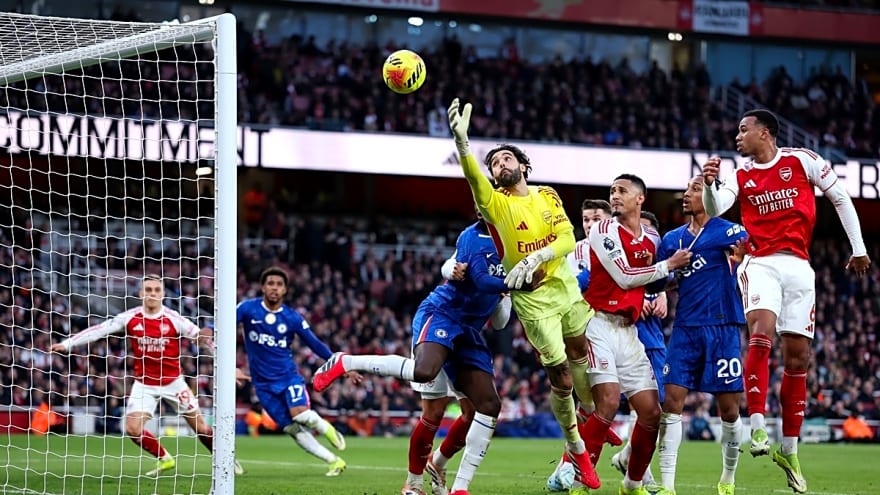 Ian Wright says Arsenal made him nervous in the second half