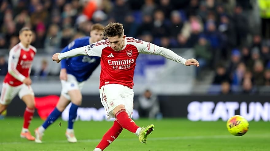 Former Arsenal man believes missing pre-season has affected Gyokeres