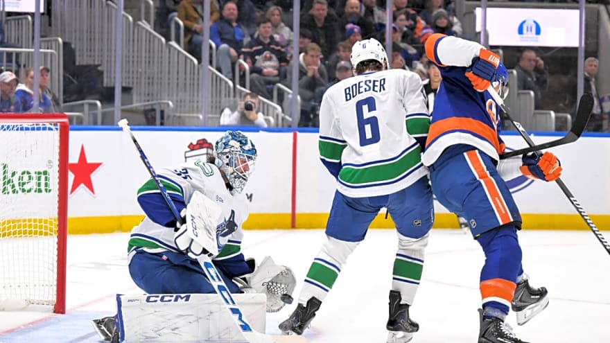 3 Positives & 3 Negatives in Canucks’ 5-2 Loss to the Flyers