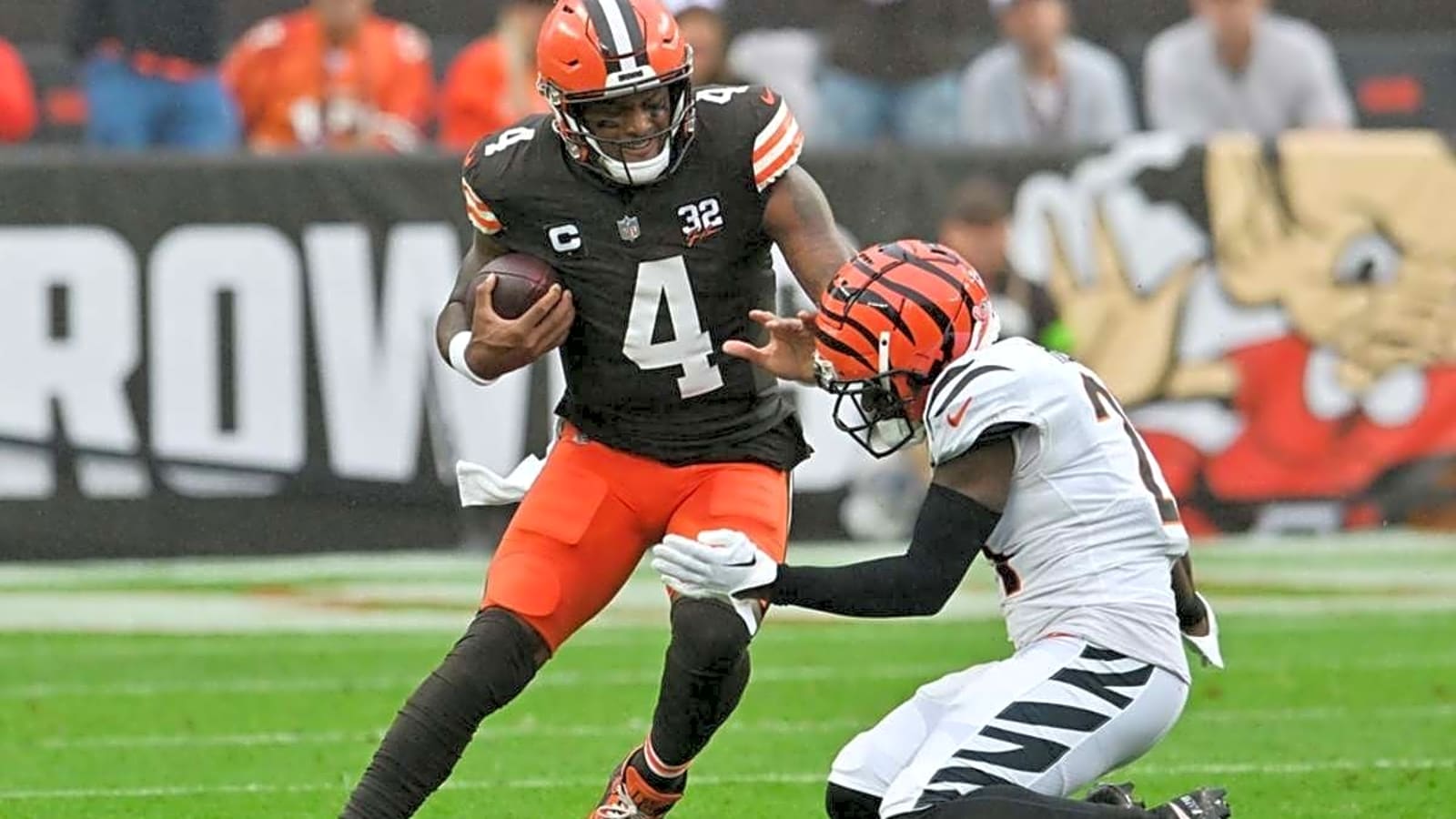 Cleveland Browns need to jump on signing a former AFC North defender who just became available and fits what they need