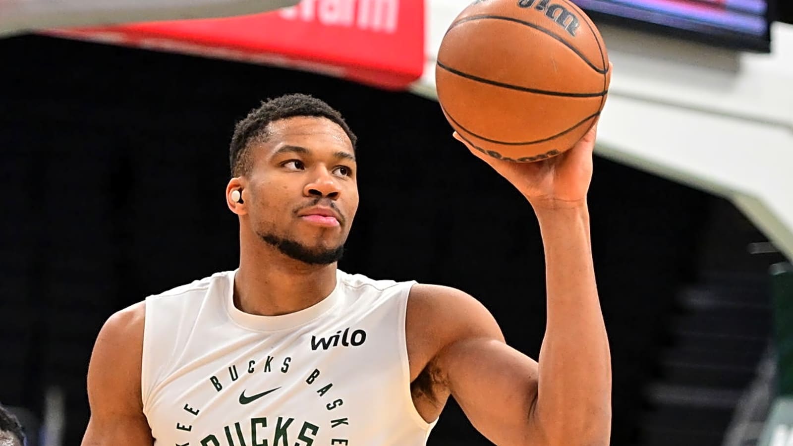 Giannis Antetokounmpo Gives Injury Update, Reveals Locker Room Message After Dropping 37 Against Wizards