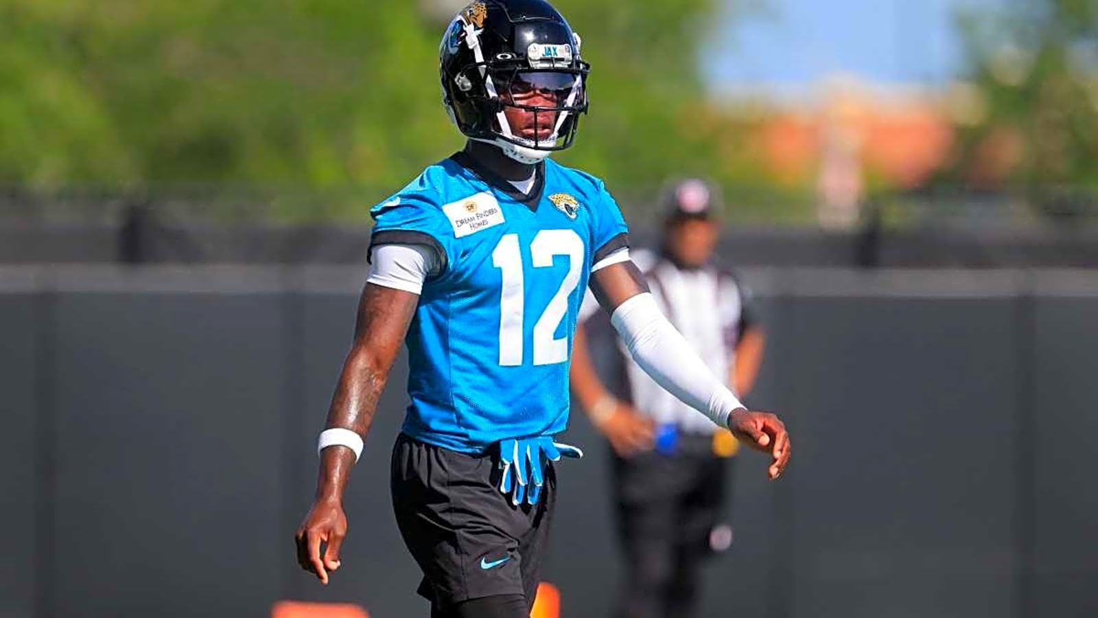 Jaguars Star Reacts to Travis Hunter&#39;s &#39;Impossible&#39; Two-Way Potential