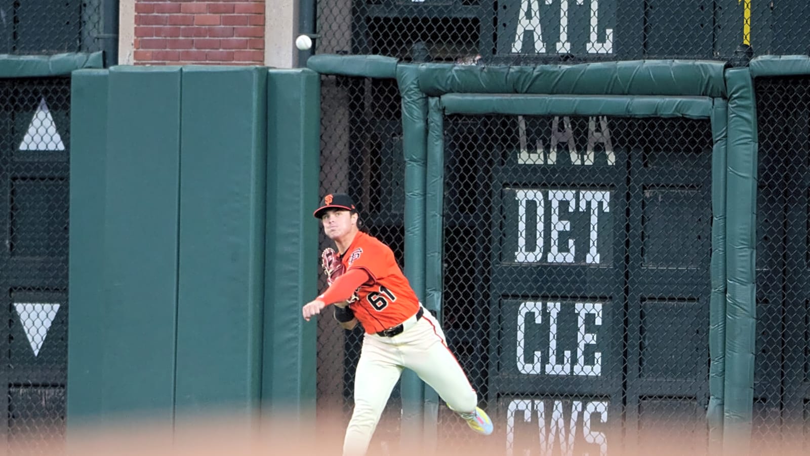 Former Tennessee Vol Drew Gilbert makes a jaw-dropping play in his major league debut for the San Francisco Giants
