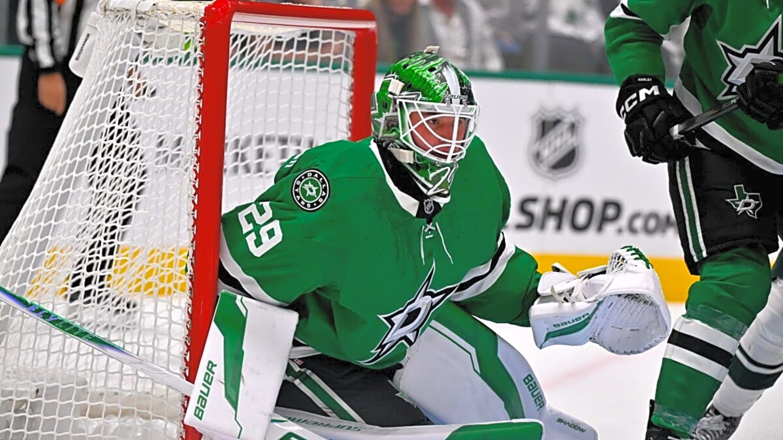 Oettinger Stops 39, Stars Beat Wild 5-2 in Home Opener