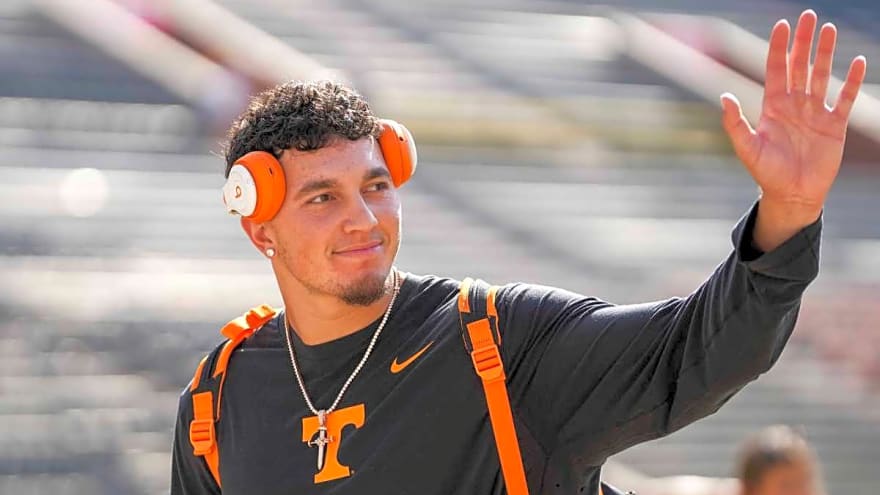 Experts give Vols QB Joey Aguilar a puncher&#39;s chance at doing something that no Tennessee player has done since Peyton Manning