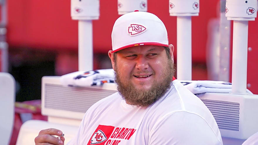 Joe Thuney reminds the Kansas City Chiefs of what they once had after beating out Creed Humphrey at the 2026 NFL Honors