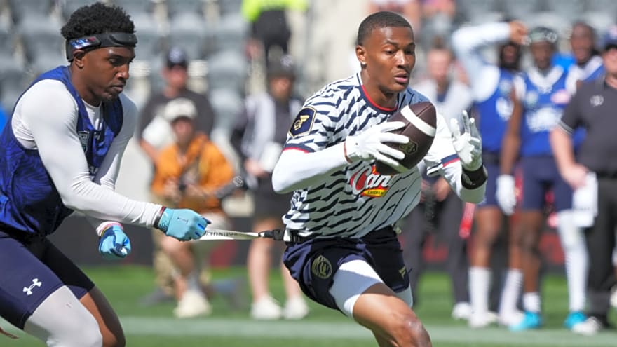 Eagles' Devonta Smith and Jalen Hurts go viral for crazy flag football play involving streamer IShowSpeed