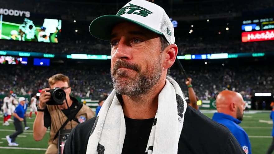 Aaron Rodgers’ New Photos With Steelers Draw Attention