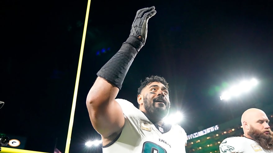 Eagles pull off ugly win over Packers without two of their best starting offensive linemen