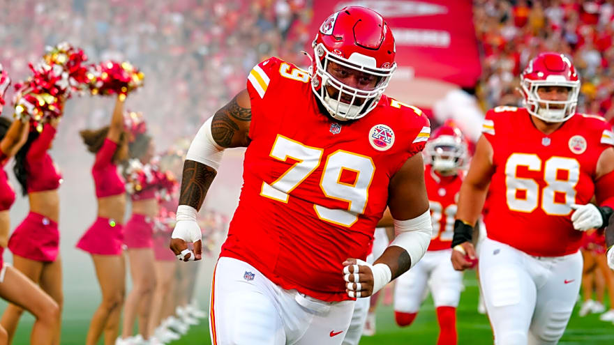 Esa Pole among Chiefs&#39; only bright spots in Week 14 loss to Texans — and the future could be even brighter for the rookie