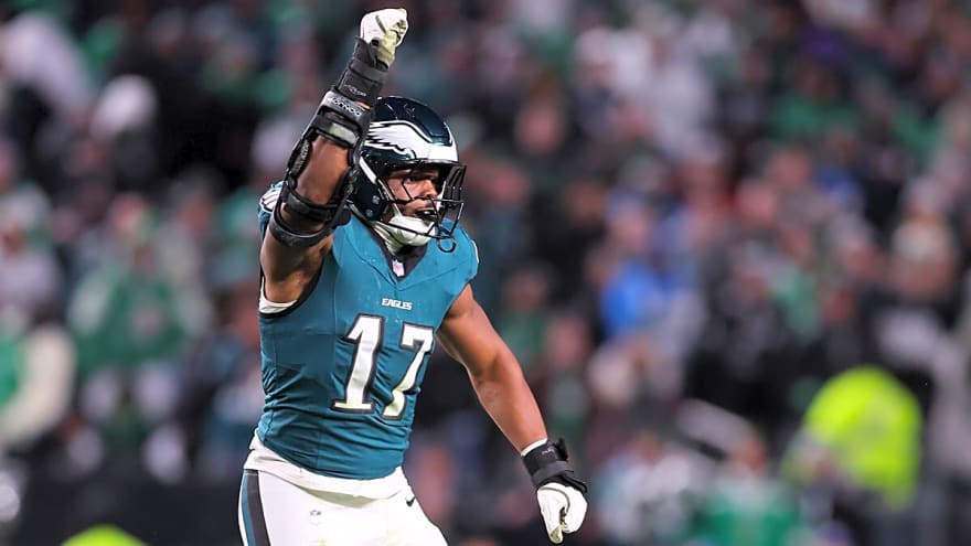 Eagles LB Nakobe Dean brings Philly fans some Christmas cheer with firsthand injury update