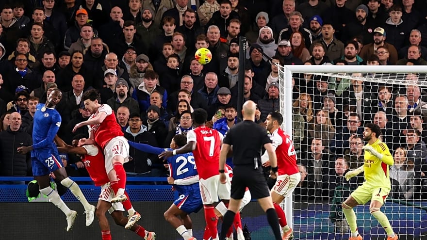 Emmanuel Petit expects Arsenal to win next few matches after Chelsea draw