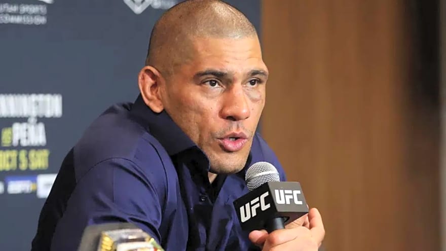 Alex Pereira Goes Against Dana White Amid Tom Aspinall Eye Surgery Controversy