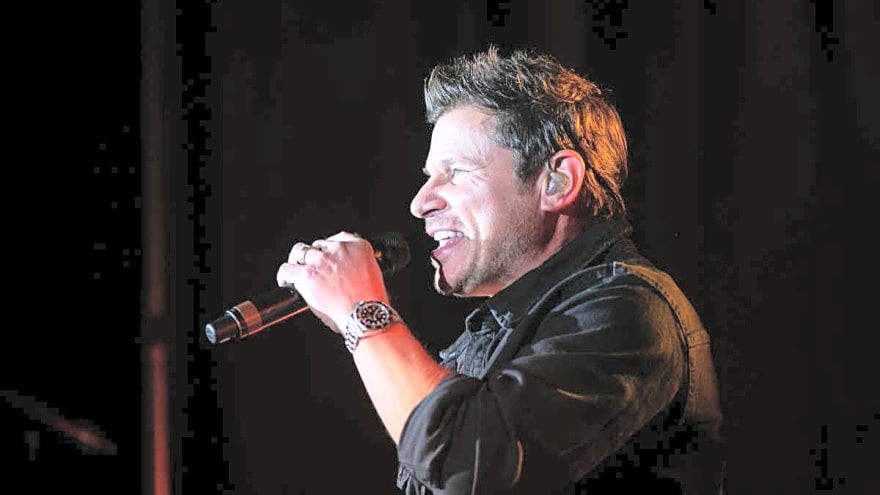 Celebrity Bengals fan Nick Lachey sends team owner Mike Brown a clear message with new song